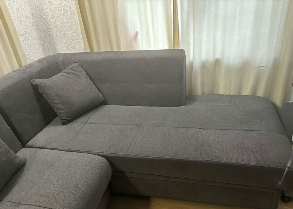 Продавам тъмно сив диван