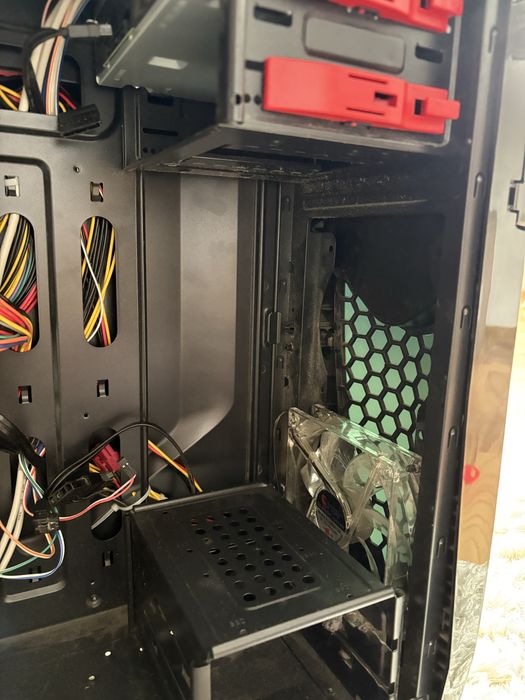 Vand caracasa pc gaming + sursa
