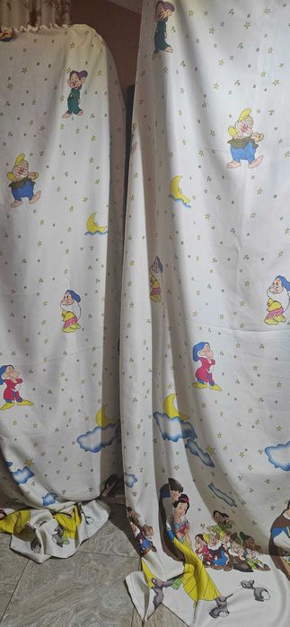 2Draperii albe cu model de prințesa!latimea 1  metru ,inaltimea275