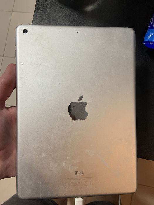 Ipad gen 5 A1822 2017 URGENT!!