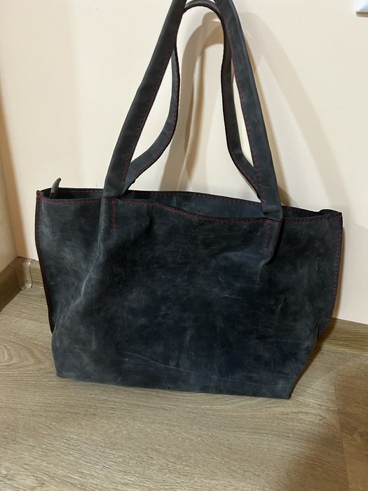 Дамска чанта от естественна кожа.