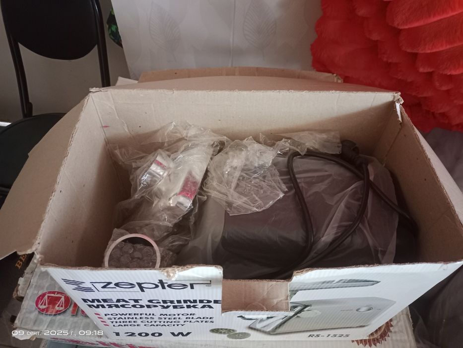 Продается мясорубка электрическая