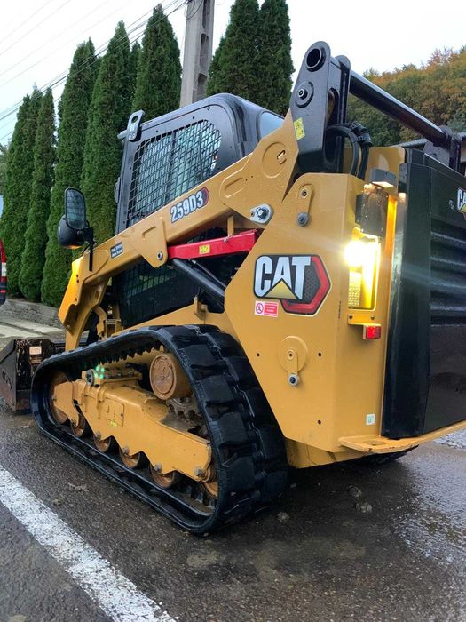 Mini încărcător frontal caterpilar