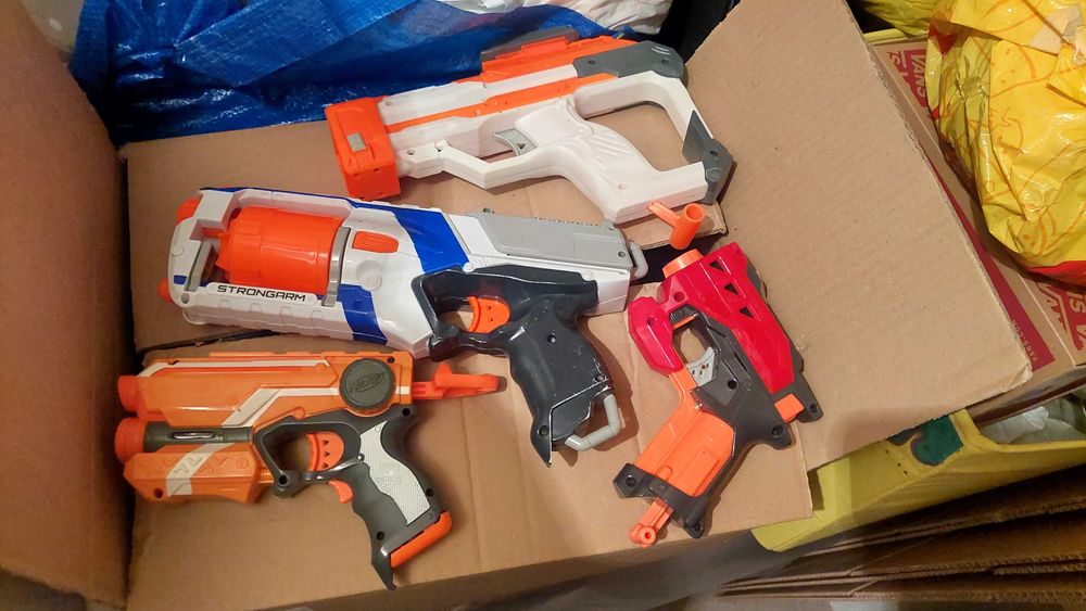 Играчки - пистолети Nurf, настолни игри