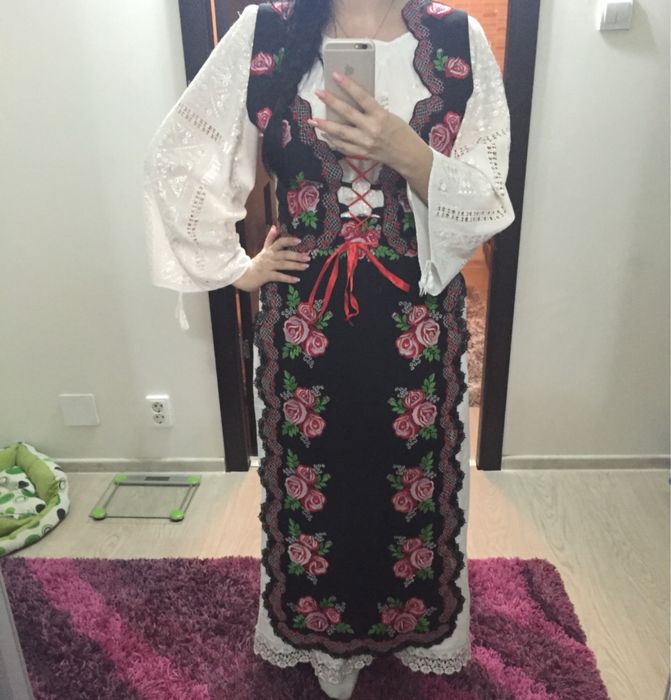 Costum popular stilizat