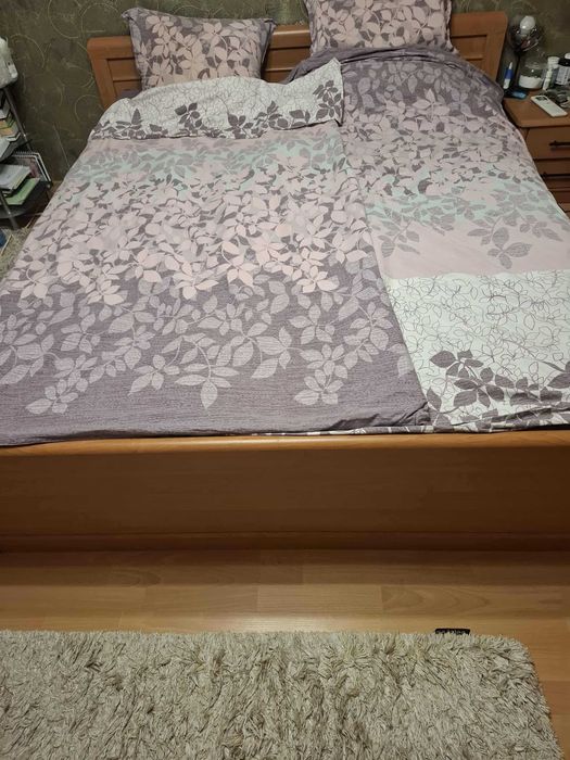 спалня с гардероб шкафчета, комод и тоалетка