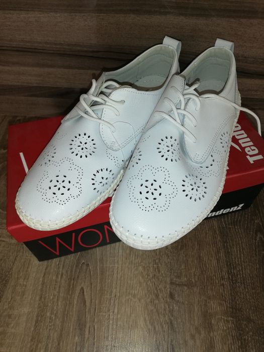 Нови дамски обувки/боти