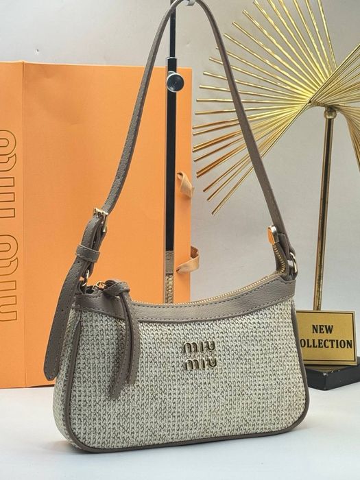 Geanta Miu Miu noua !!! Dimensiuni 24/15 !!!