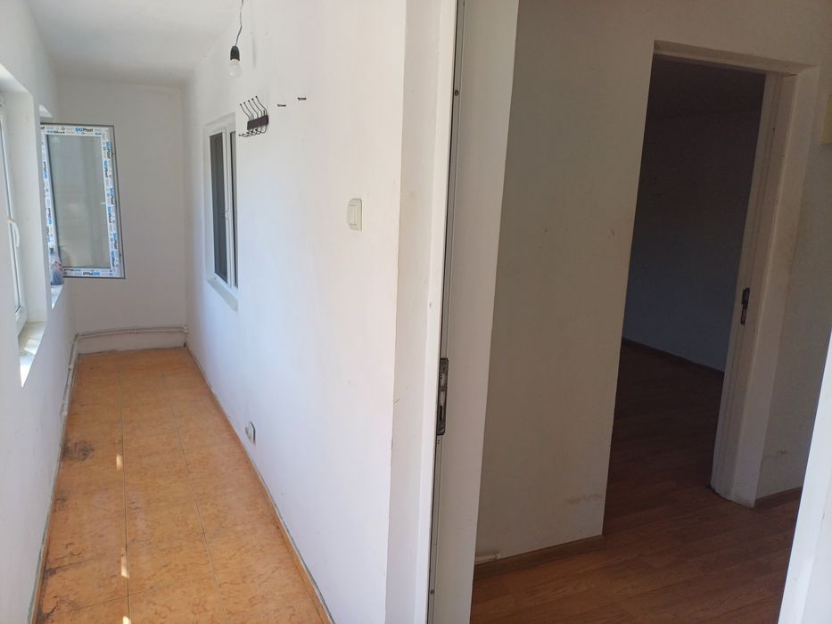 Închiriez casa în Buzău cart.Posta, 4 camere, 2bai .,bucătărie etc