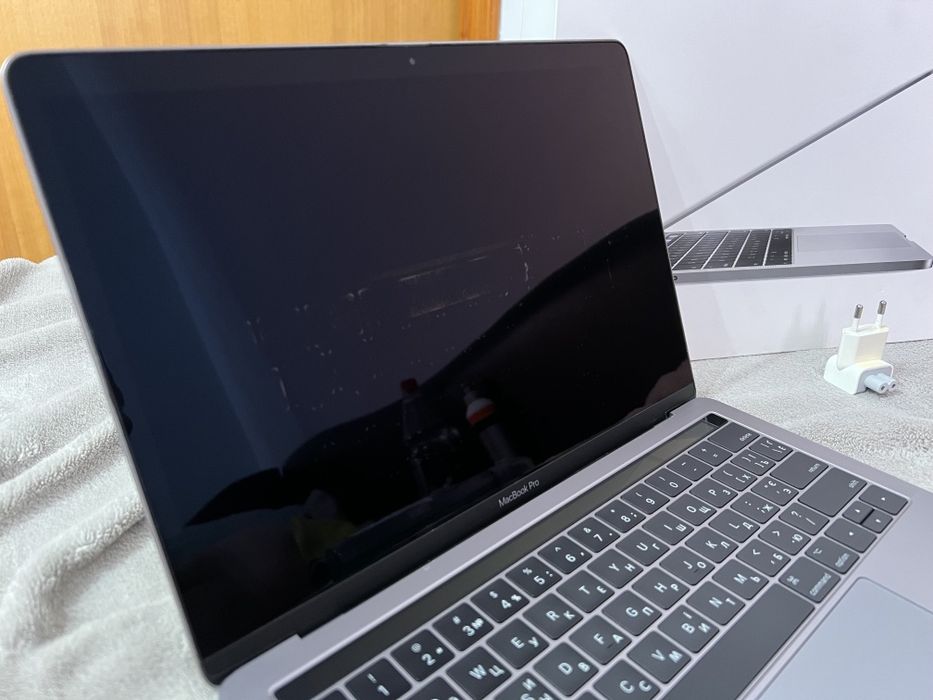 MacBook Pro 13”, 2017 3.1GHz 8/256GB