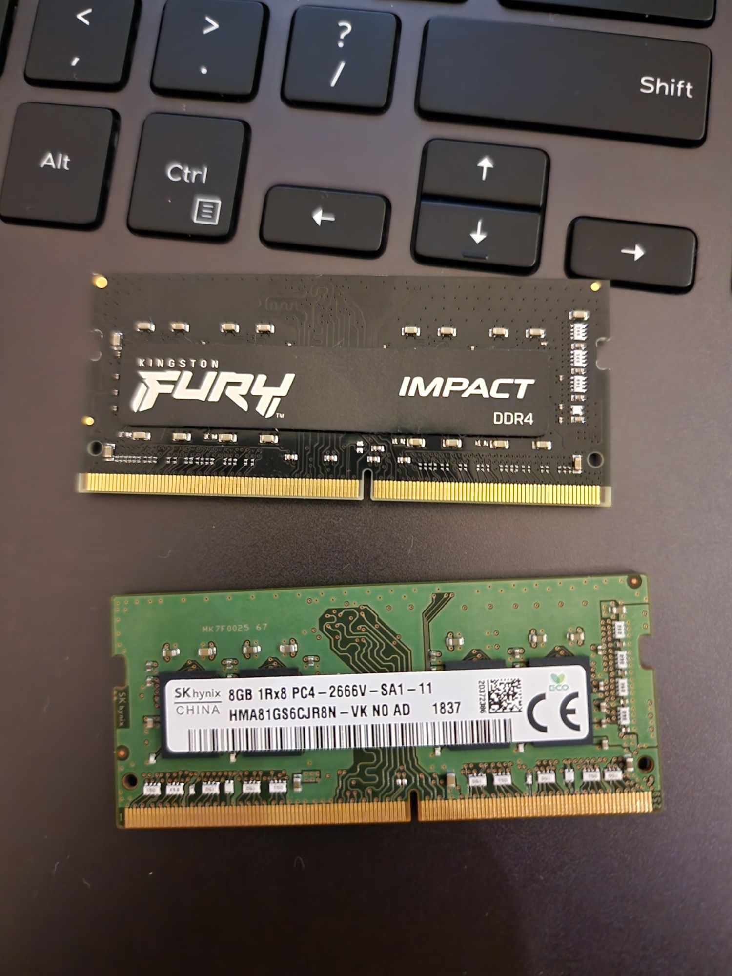 Doua Memorii RAM Laptop DDR4 Kingston si SKhynix