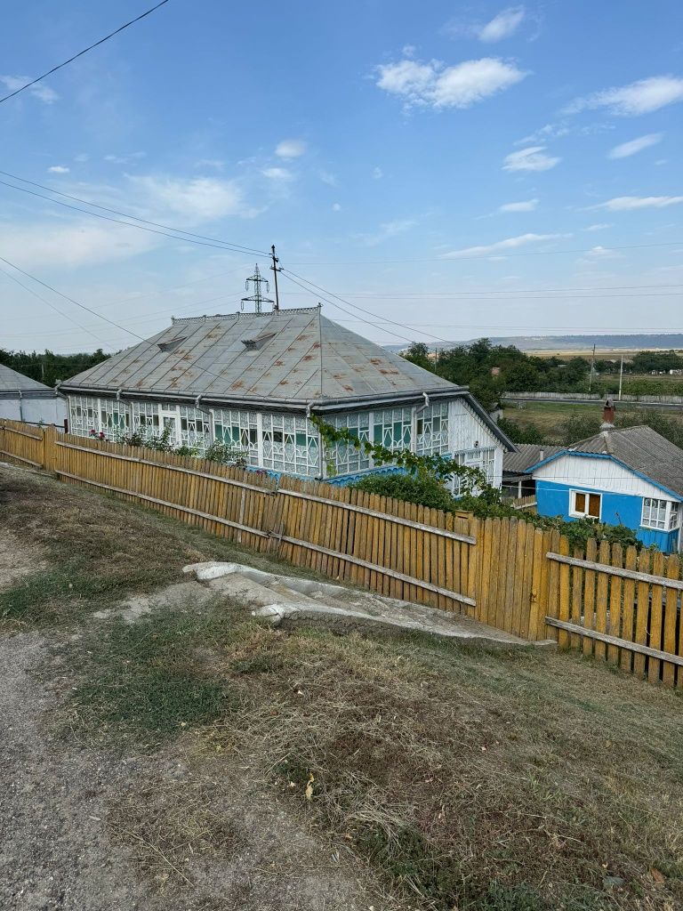 Casă + teren 2938 mp în Bălteni, Probota