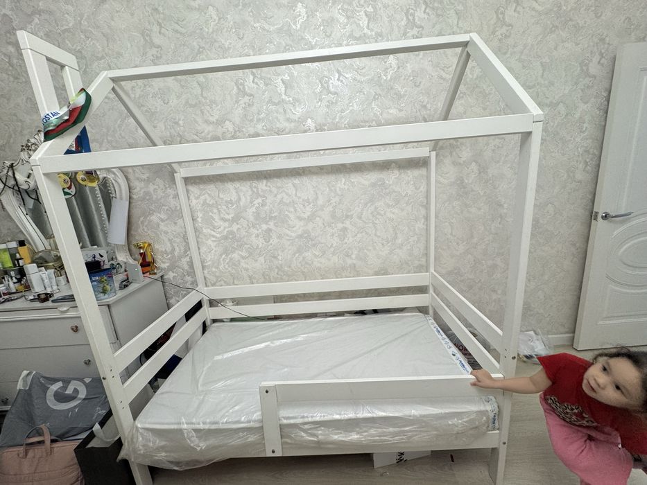 Детская кровать домик