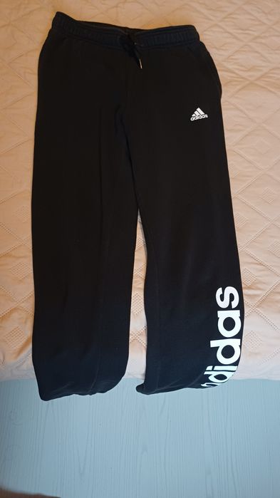 Долнище на Adidas в отлично състояние