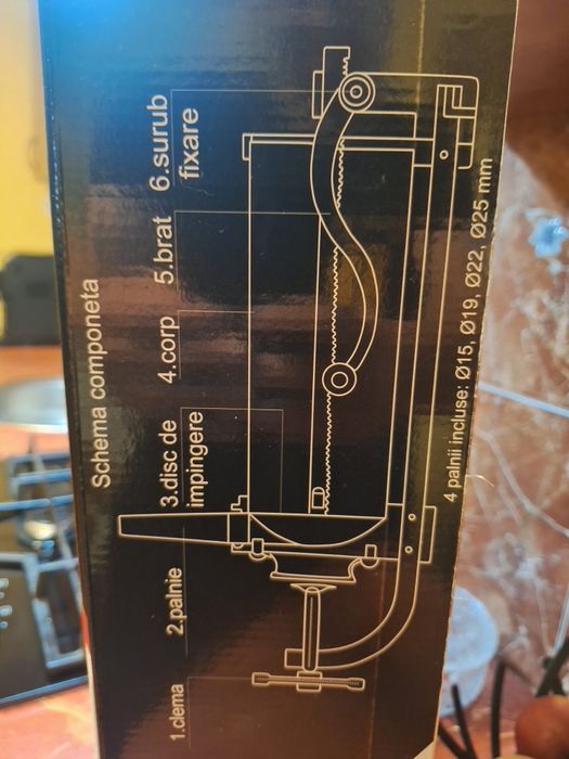 Aparat pentru umplut carnati