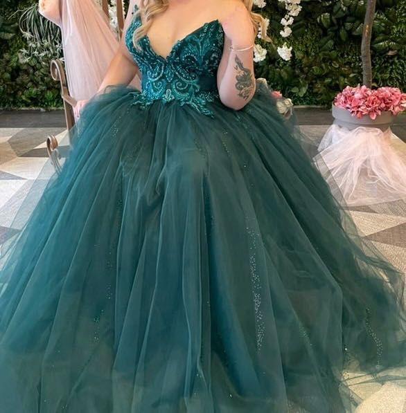 Бална рокля на Стоян Радичев