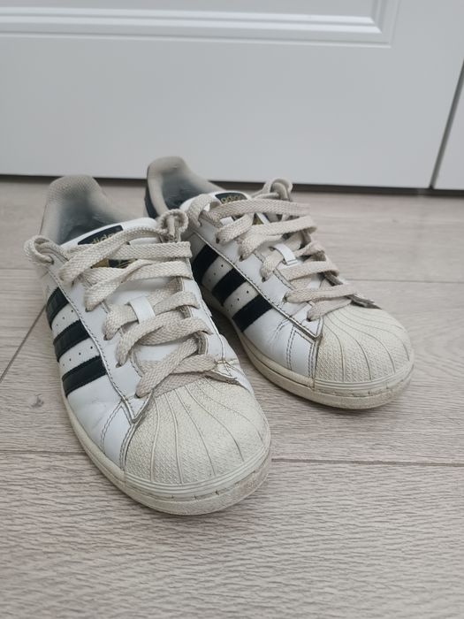 Продам кроссовки Adidas superstar