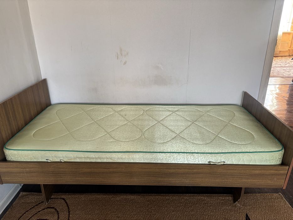 Продам кровать с матрасом