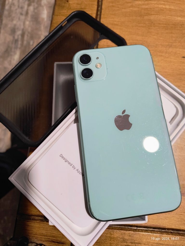 iPhone 11, culoare verde