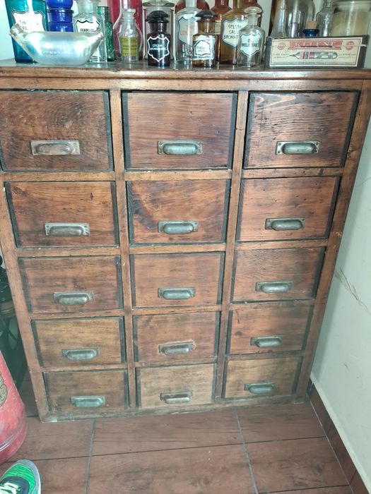 Dulap vechi cu sertare