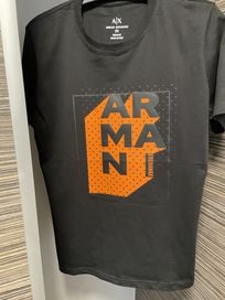 Тениска Armani.