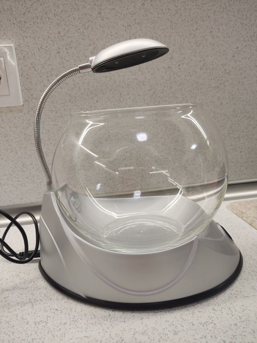 Кръгъл аквариум за рибки