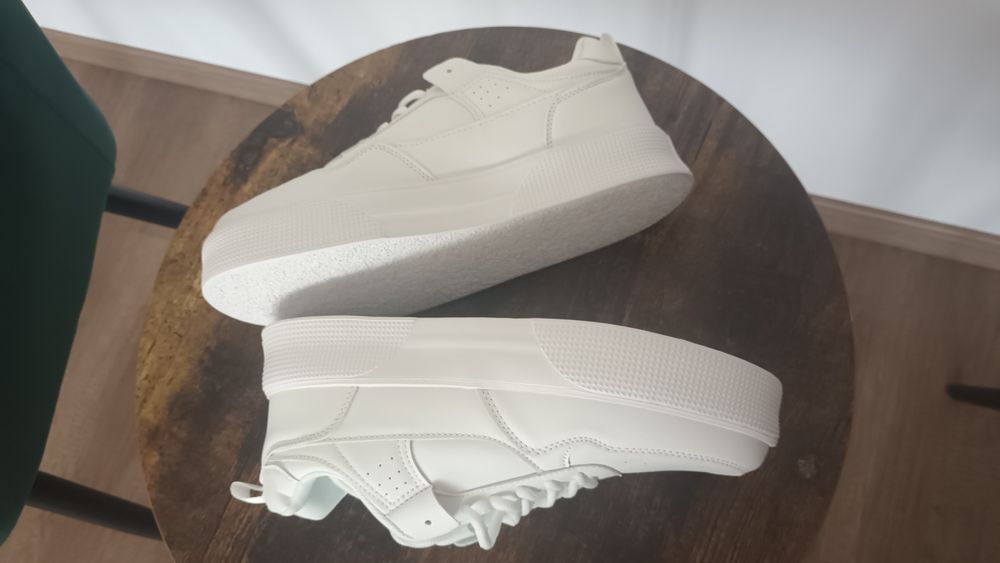 Vând pantofi casual adidași