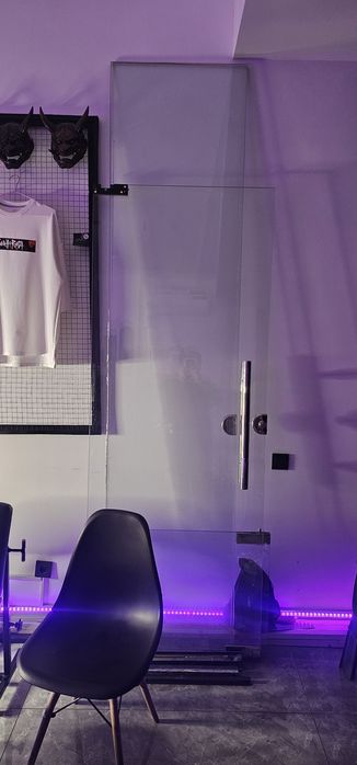 Витражная дверь из закалённого стекла