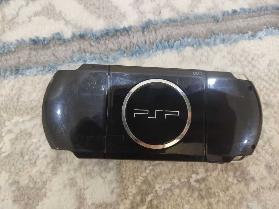 Продается PSP 3008 прошитая  отличное состояние