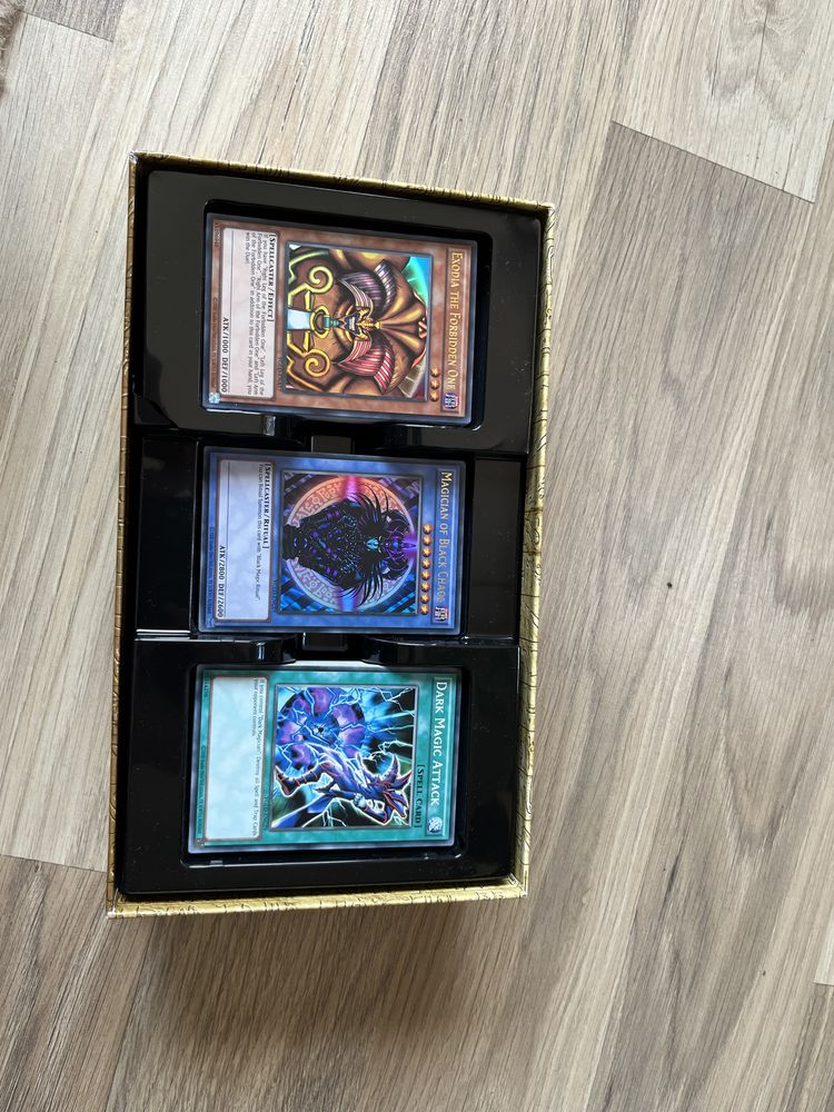 Yu-Gi-Oh карти.