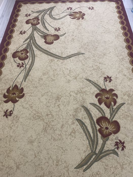 Продам ковер в хорошем состоянии