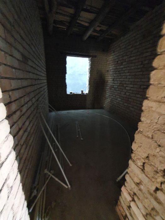 Учаска,коробка сотилади.