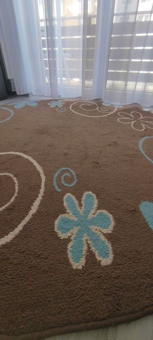 Vând covor in stare foarte buna