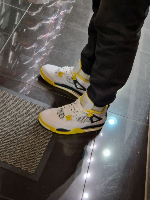 Air Jordan 4 Retro Sulfur