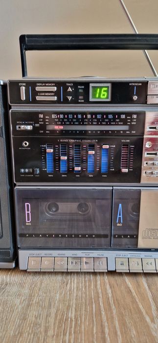 Радиокасетон Philips D8878