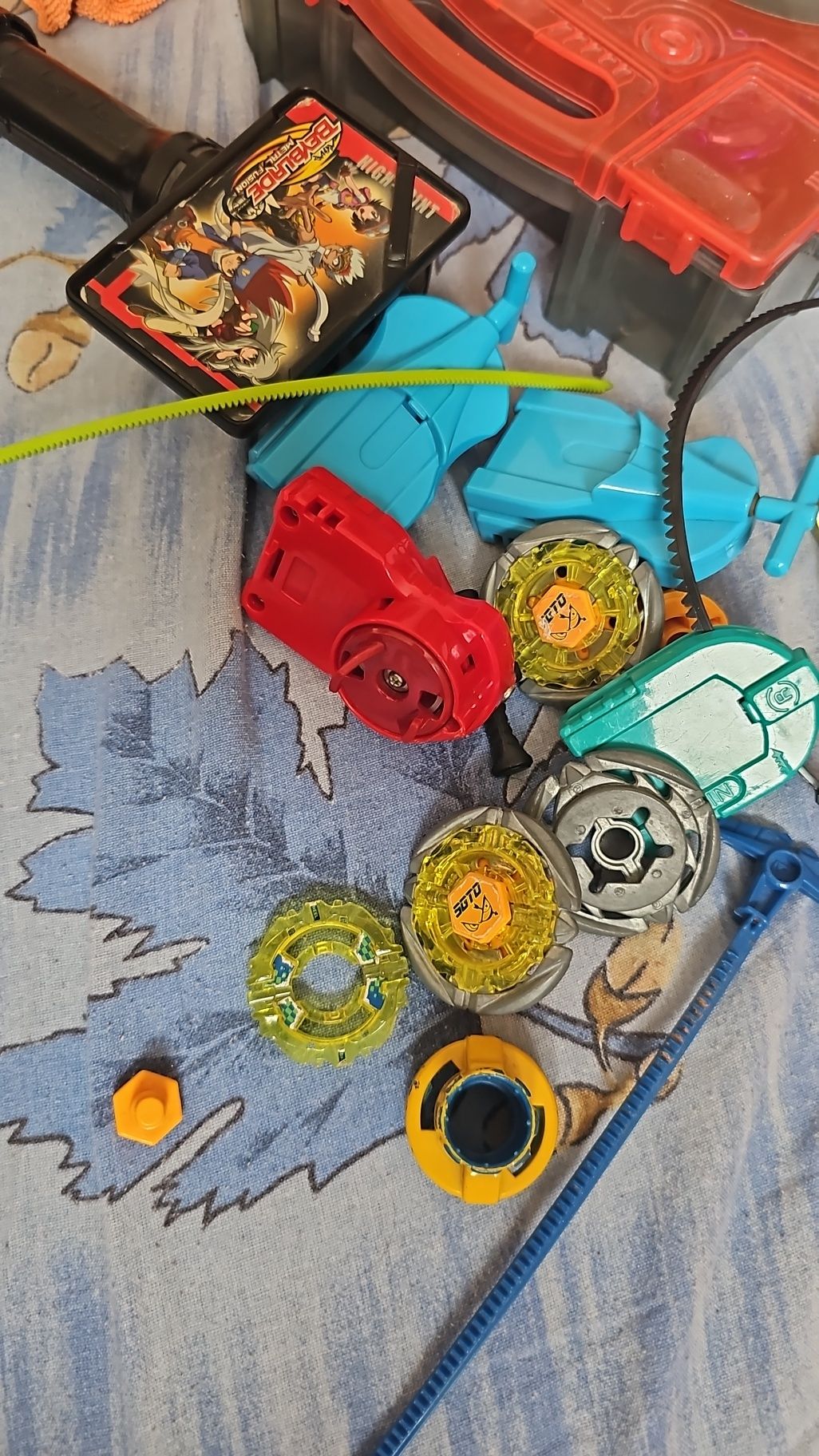 Colectie Beyblade 100+