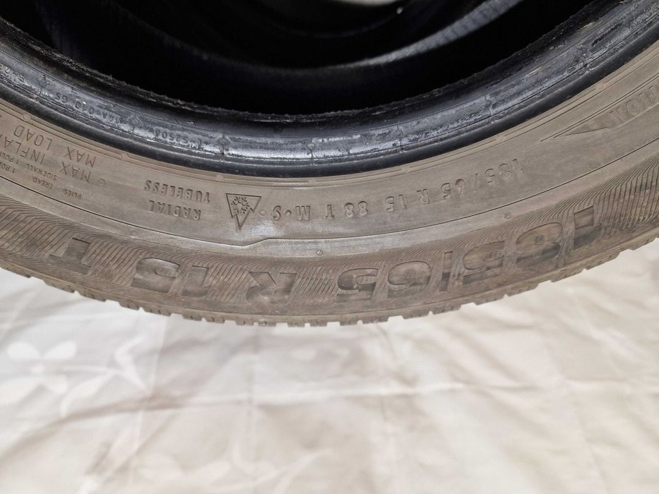 2 бр. зимни гуми SEMPERIT 185/65/15 T