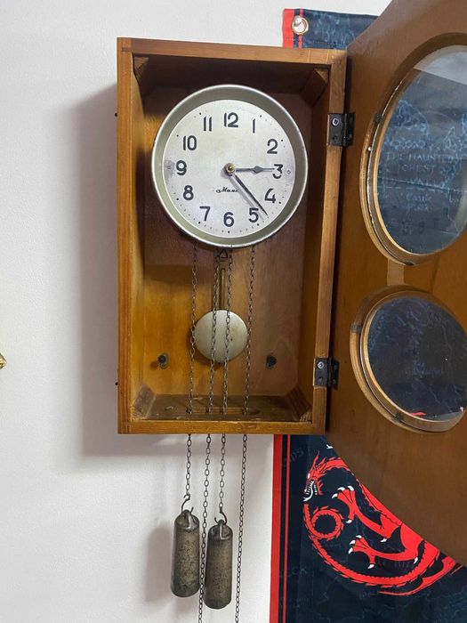 Ceas de perete cu pendul si greutati