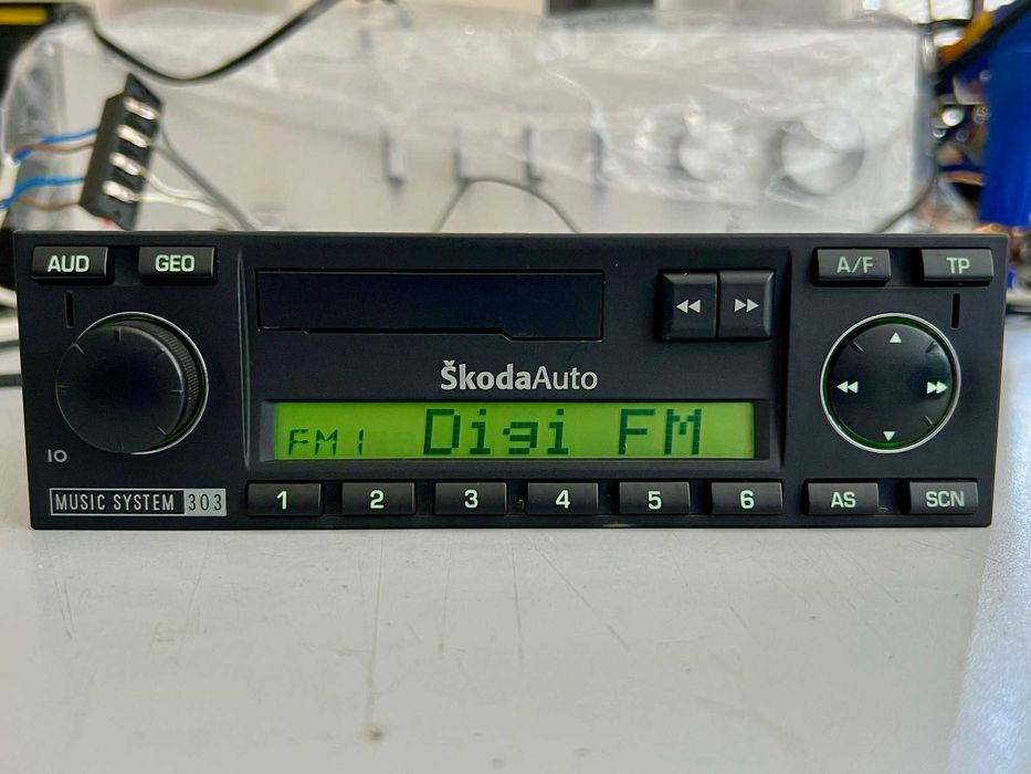 Оригинални автомобилни радио-касетофони