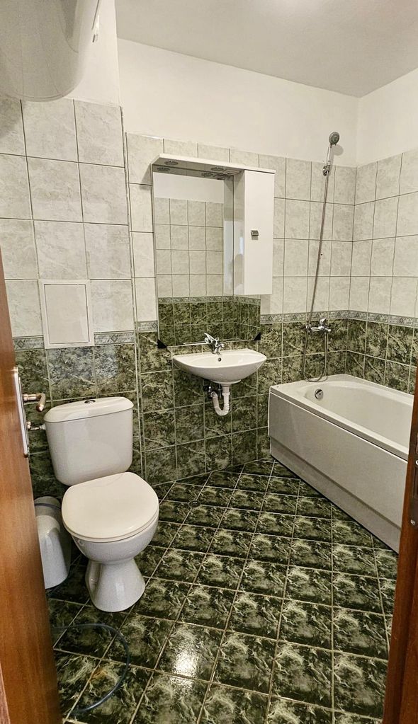 Продава се Тристаен апартамент в Разлог - 150 кв.м за 660 €/кв.м - Снимка #9