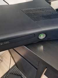 Xbox360 S se aprinde dar nu afiseaza nimic