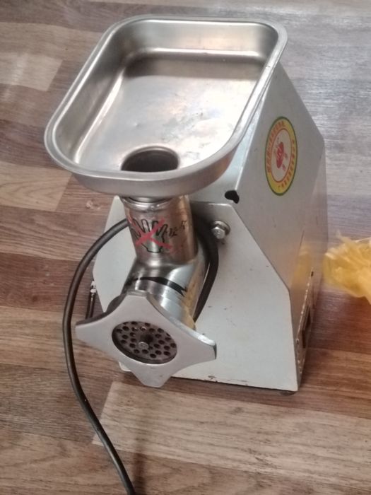 Продам мясорубку.