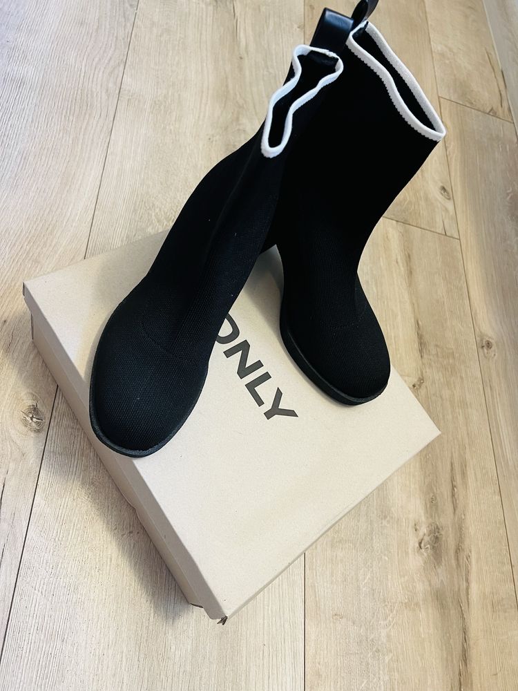 Botine cu toc gros