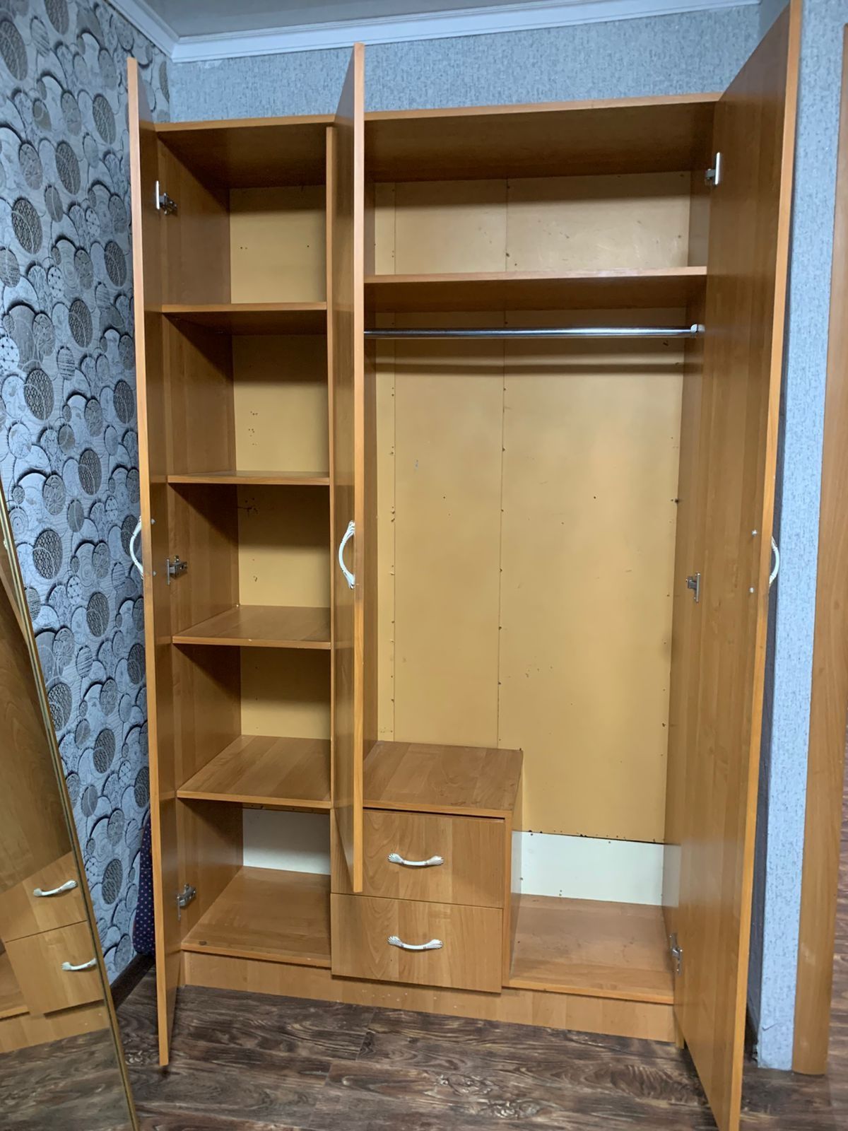 Продам шифонер в нормальном состоянии