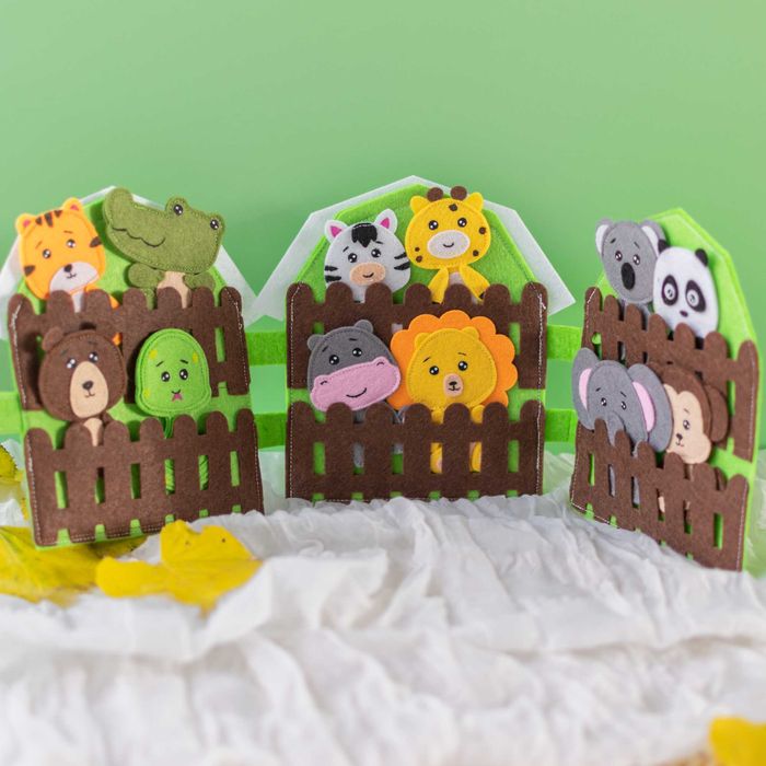 Set de Joacă Educativ din Fetru – „Aventura la Zoo” / Carte senzorială