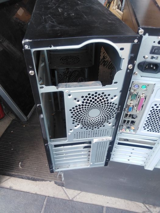 Компютърна кутия Mid-tower / Micro tower