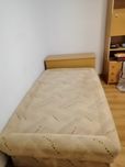 Продавам тапицирано легло с механизъм и подматрачно пространство.