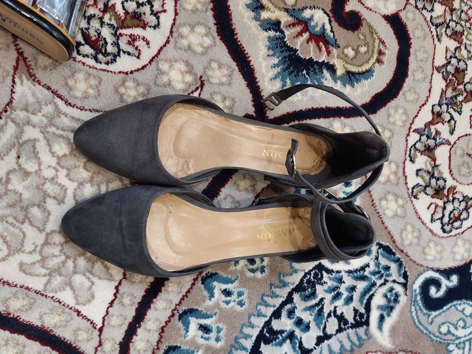 Jenskiy oyoq kiyimlar yengi