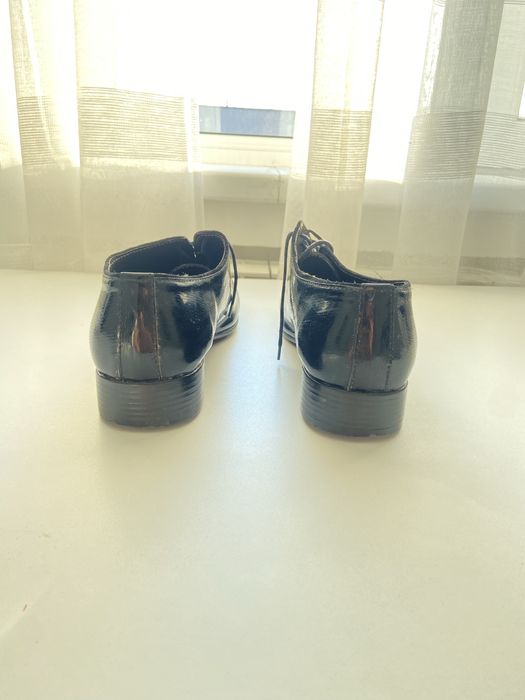 Pantofi lacuiti din piele naturala