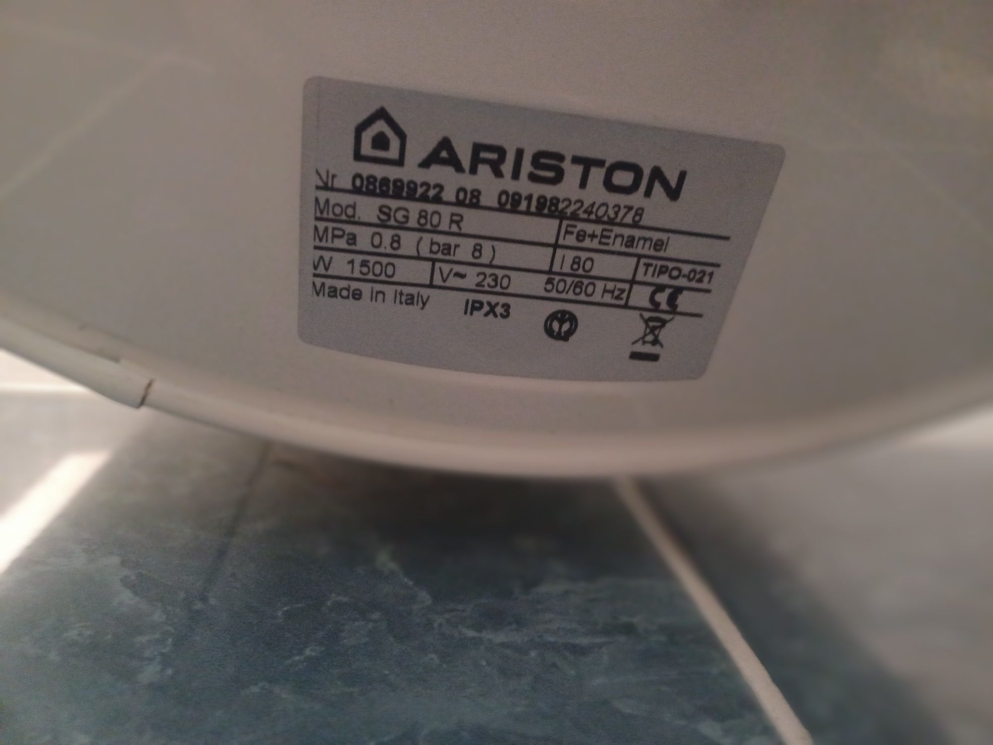 Vând boiler electric Ariston